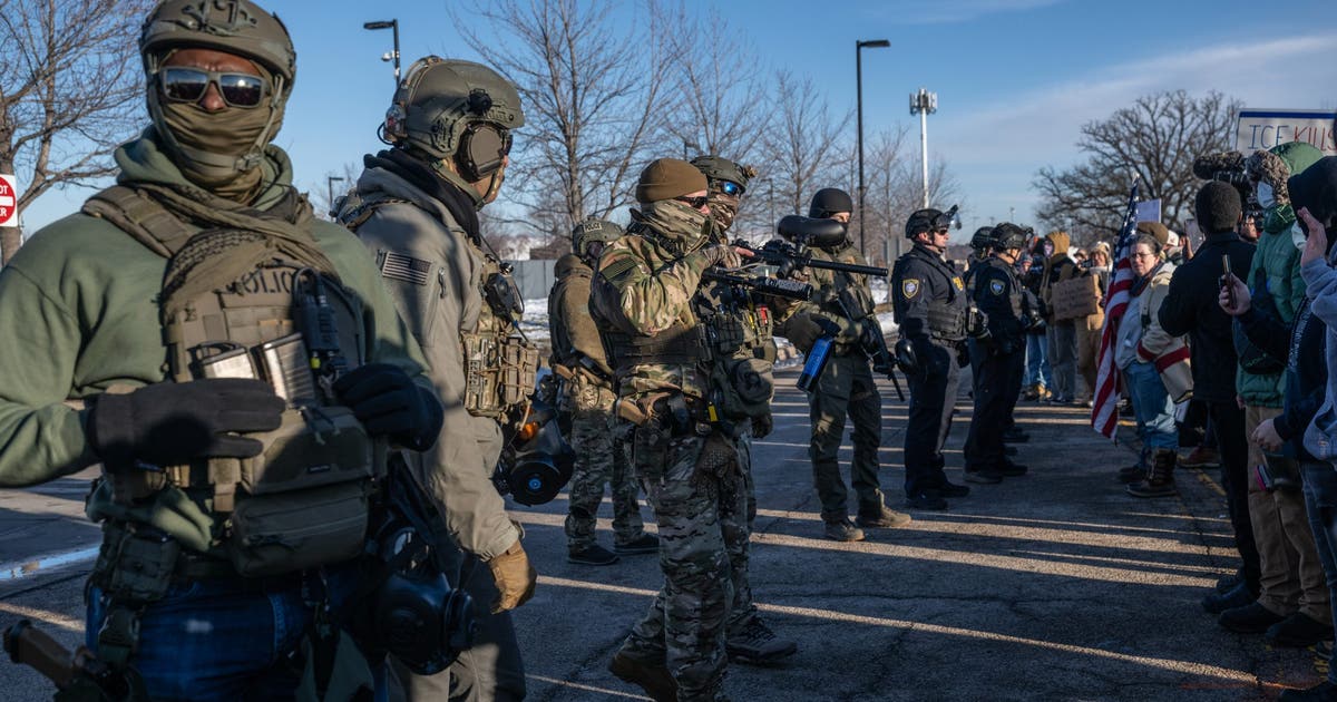 ICE agent who fatally shot woman in Minneapolis has ties to Illinois, reports say