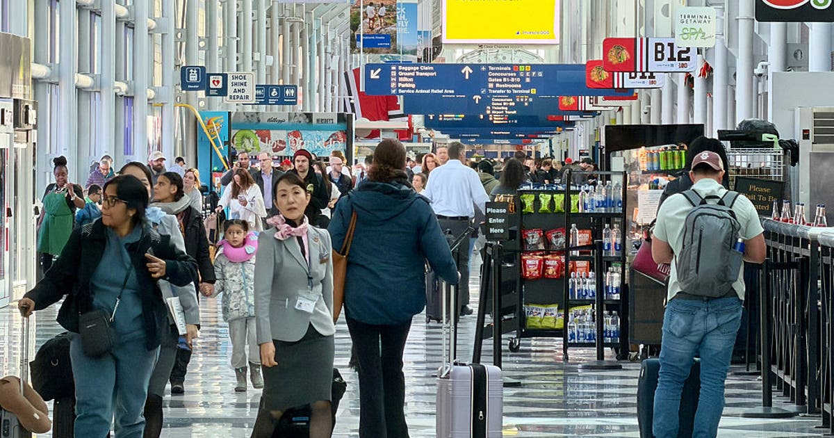 Winter storm chaos leaves Chicago travelers scrambling after flight cancellations