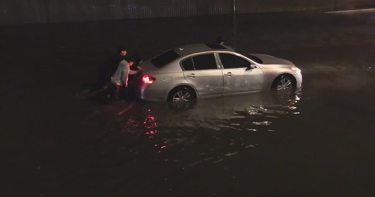Record rainfall floods roads, leaves drivers stranded in Chicago area