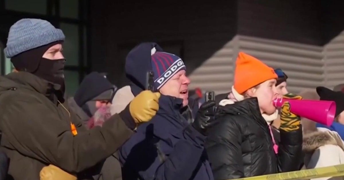 Suburban Chicago vigil honors Alex Pretti, calls for accountability after fatal shooting