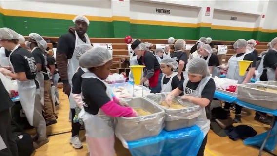 Chicago-area students pack 30,000 meals to fight hunger