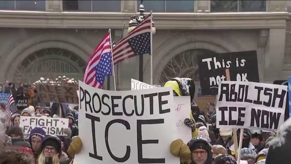 Chicagoans protest ICE despite snow and cold after Minneapolis shooting