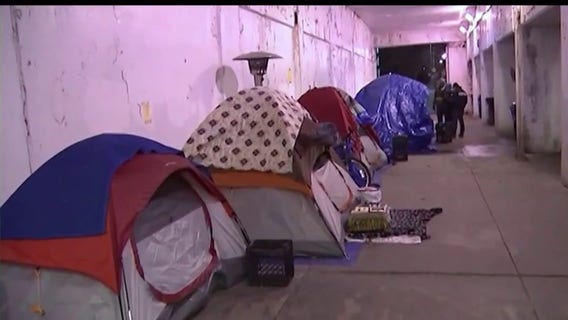 Volunteers hit the streets overnight to ensure Chicago’s unhoused are counted