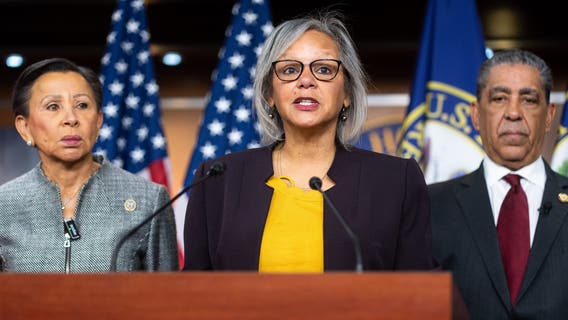 Illinois congresswoman moves to impeach DHS Sec. Kristi Noem