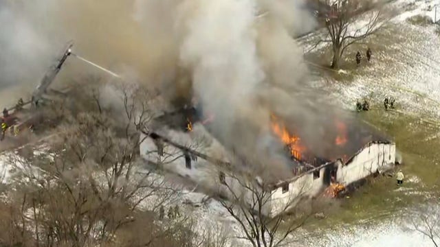 Massive blaze destroys suburban Chicago church