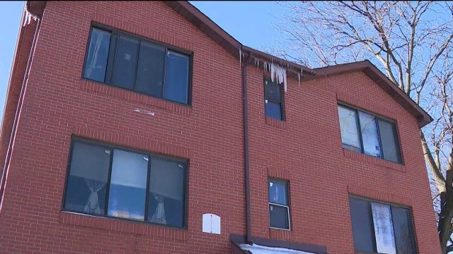 Chicago mother claims unsafe conditions in apartment are harming her children's health