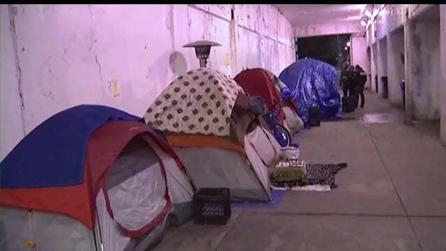 Volunteers hit the streets overnight to ensure Chicago’s unhoused are counted
