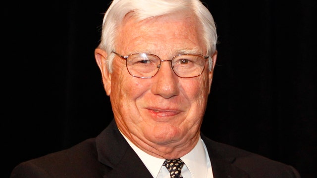 Hockey Hall of Fame player and longtime Blackhawks executive Bob Pulford dies at 89