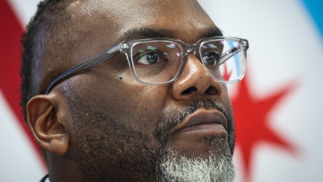 Johnson welcomes new year, highlights drop in Chicago violence