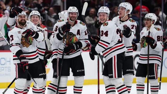 Rebuilding Blackhawks add more draft picks in another sale ahead of the NHL trade deadline