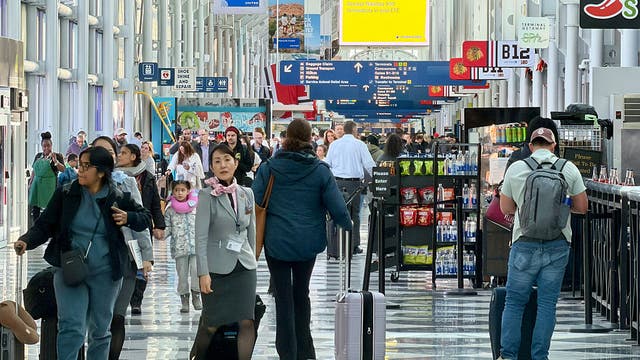 Winter storm chaos leaves Chicago travelers scrambling after flight cancellations