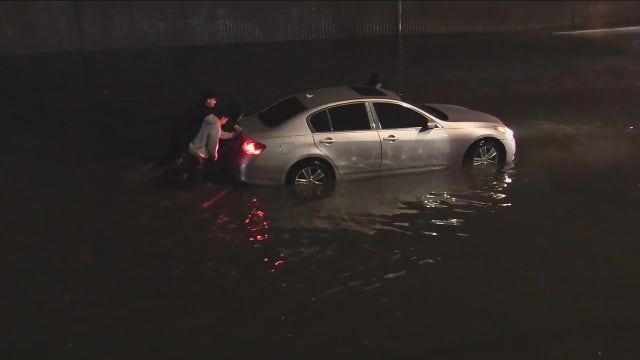 Record rainfall floods roads, leaves drivers stranded in Chicago area