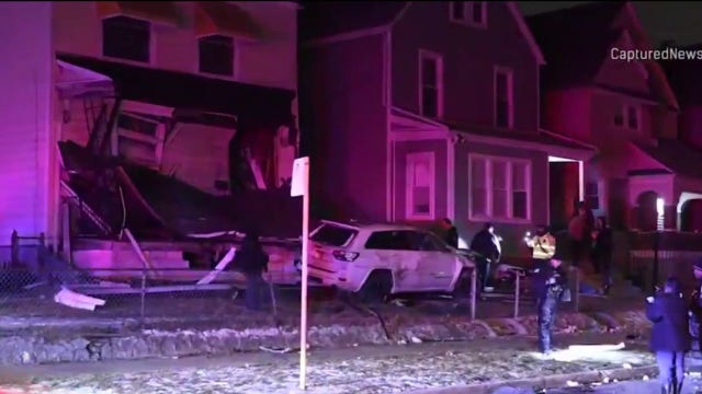 Chicago crash leaves teen dead, 2 others critically hurt, CPD says