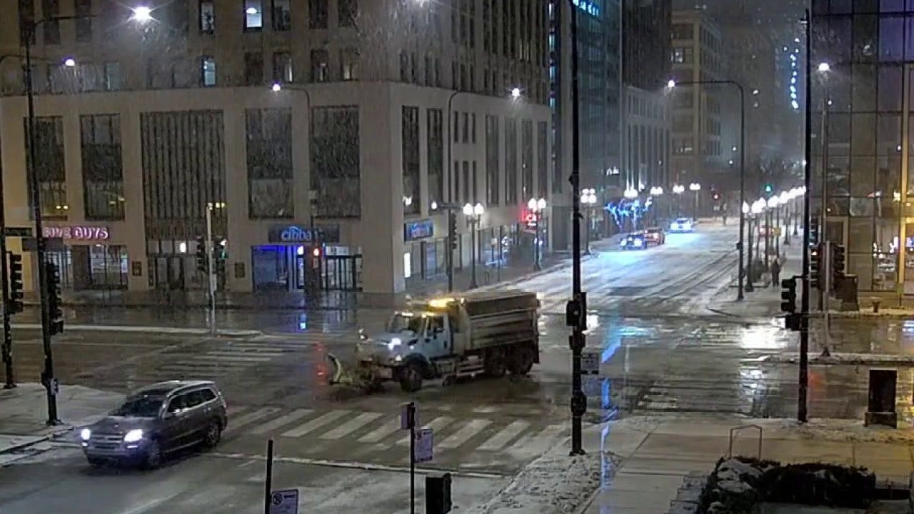 Chicago weather: Morning snow, afternoon thaw and gusty winds