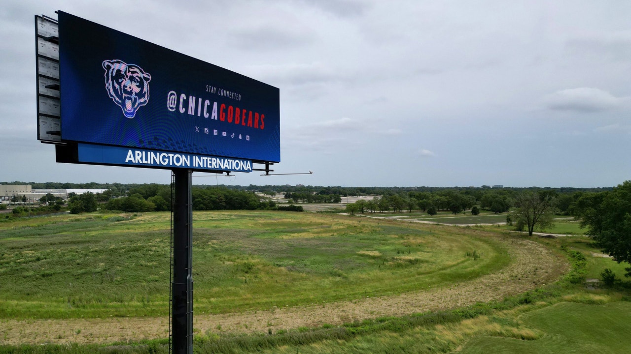 Illinois lawmakers advance bill eyed by Chicago Bears for new stadium project