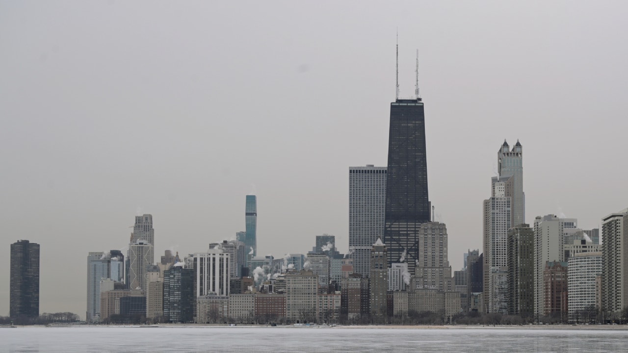 Chicago's February warm streak ends with wind advisory, falling temps
