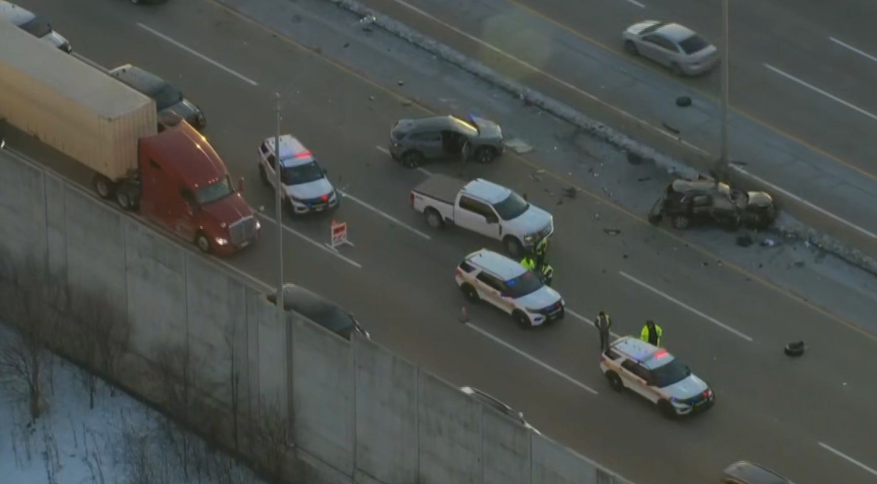 At least 1 person killed in interstate crash in Des Plaines: state police
