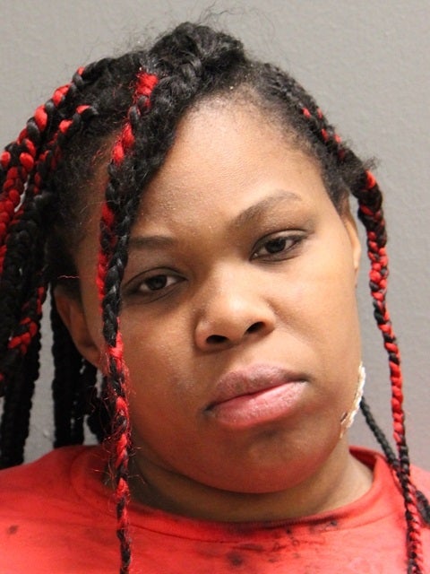 Chicago woman arrested minutes after South Side stabbing