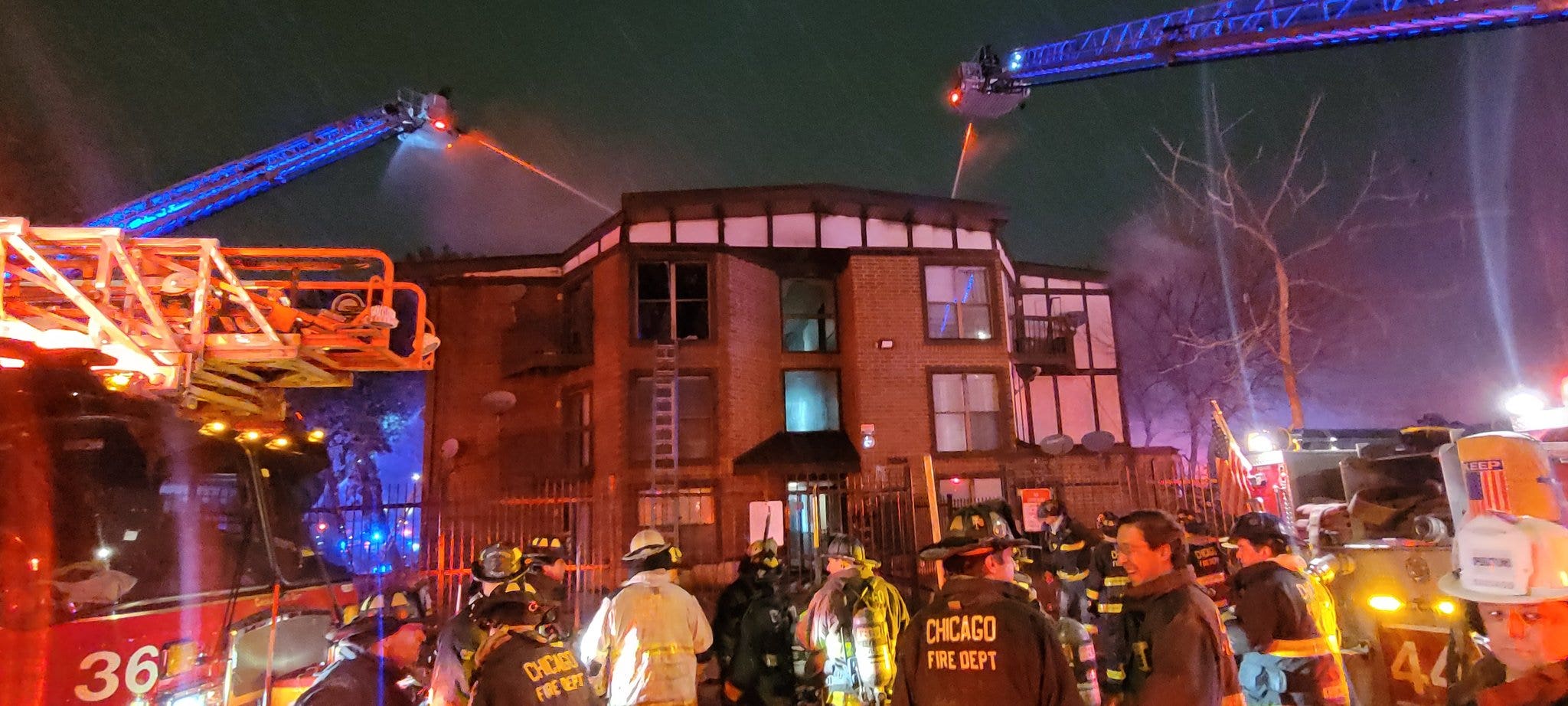 Two people injured in East Garfield Park fire: officials