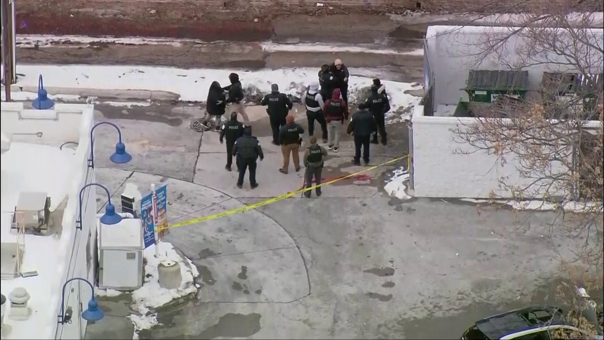 University of Illinois Chicago urges people to avoid campus amid police activity