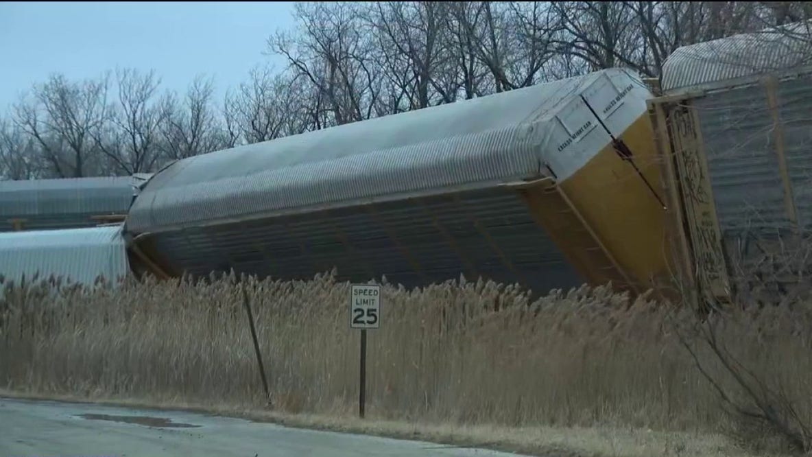 17 train cars derail in Chicago suburb, blocking several crossings Friday morning