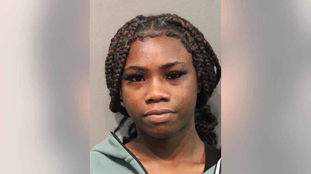 Chicago woman arrested nearly two weeks after 3 stabbed, including teen