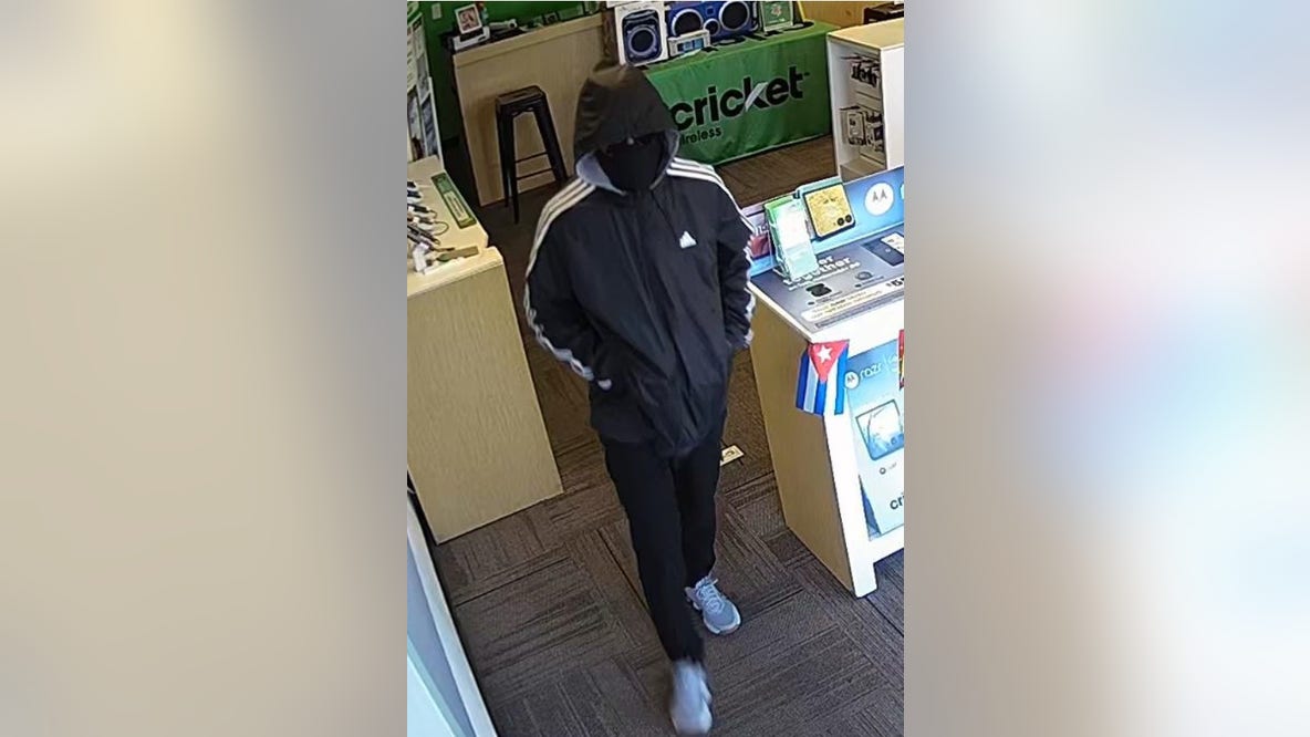 Thief who stole $1,000 from Joliet store on the loose, police say