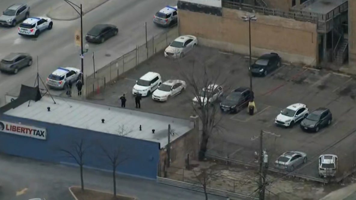 Shooting near Chicago Jewel-Osco grocery store leaves man in critical condition: police