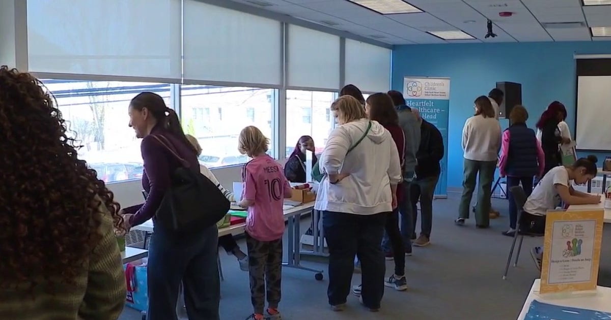 Volunteers give back on Presidents’ Day at Oak Park children’s clinic