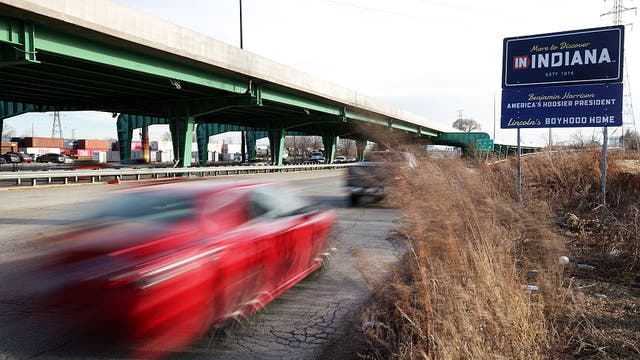 Indiana lawmakers advance bill to fund new Bears stadium
