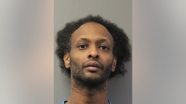 Chicago man arrested minutes after West Side stabbing, house fire