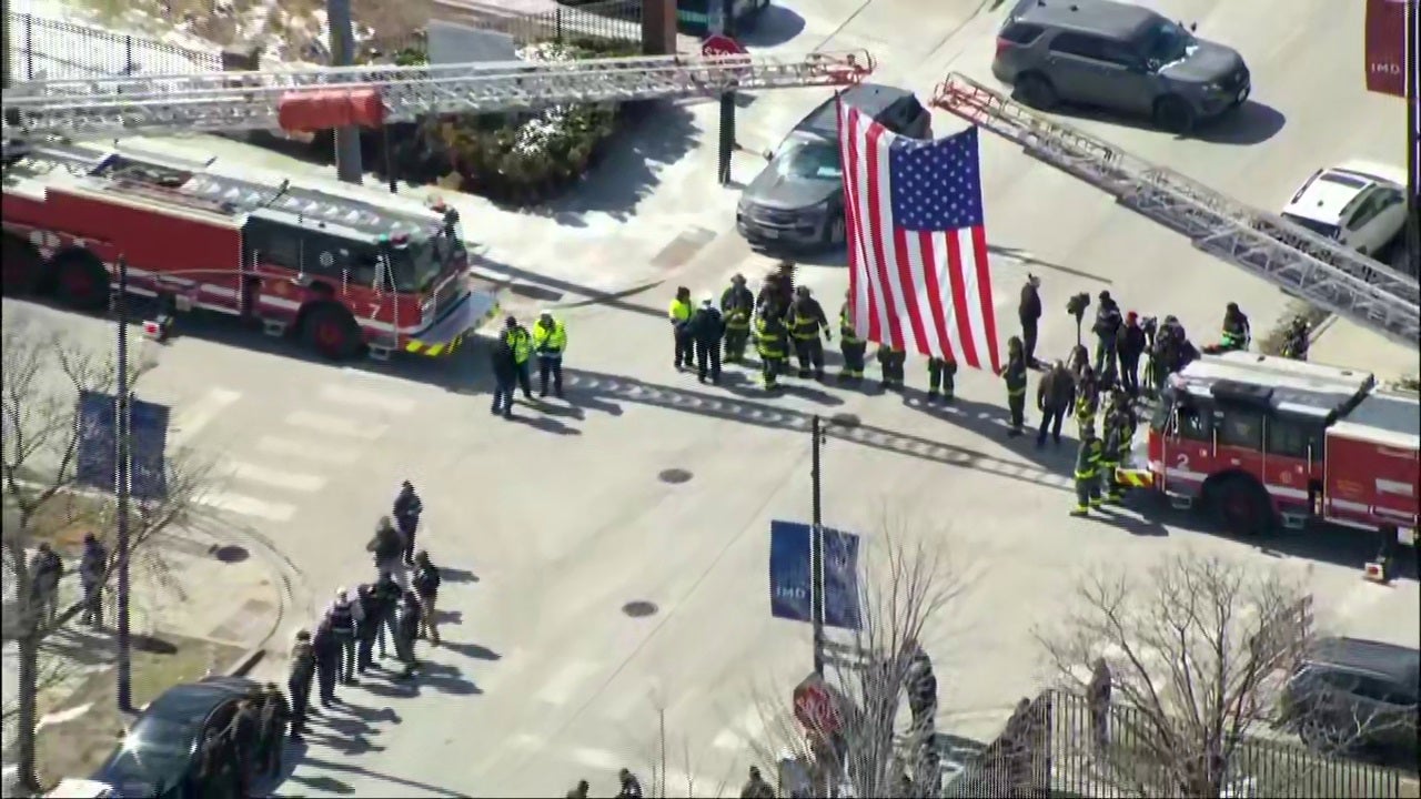 Chicago firefighter dies from injuries suffered battling North Side fire