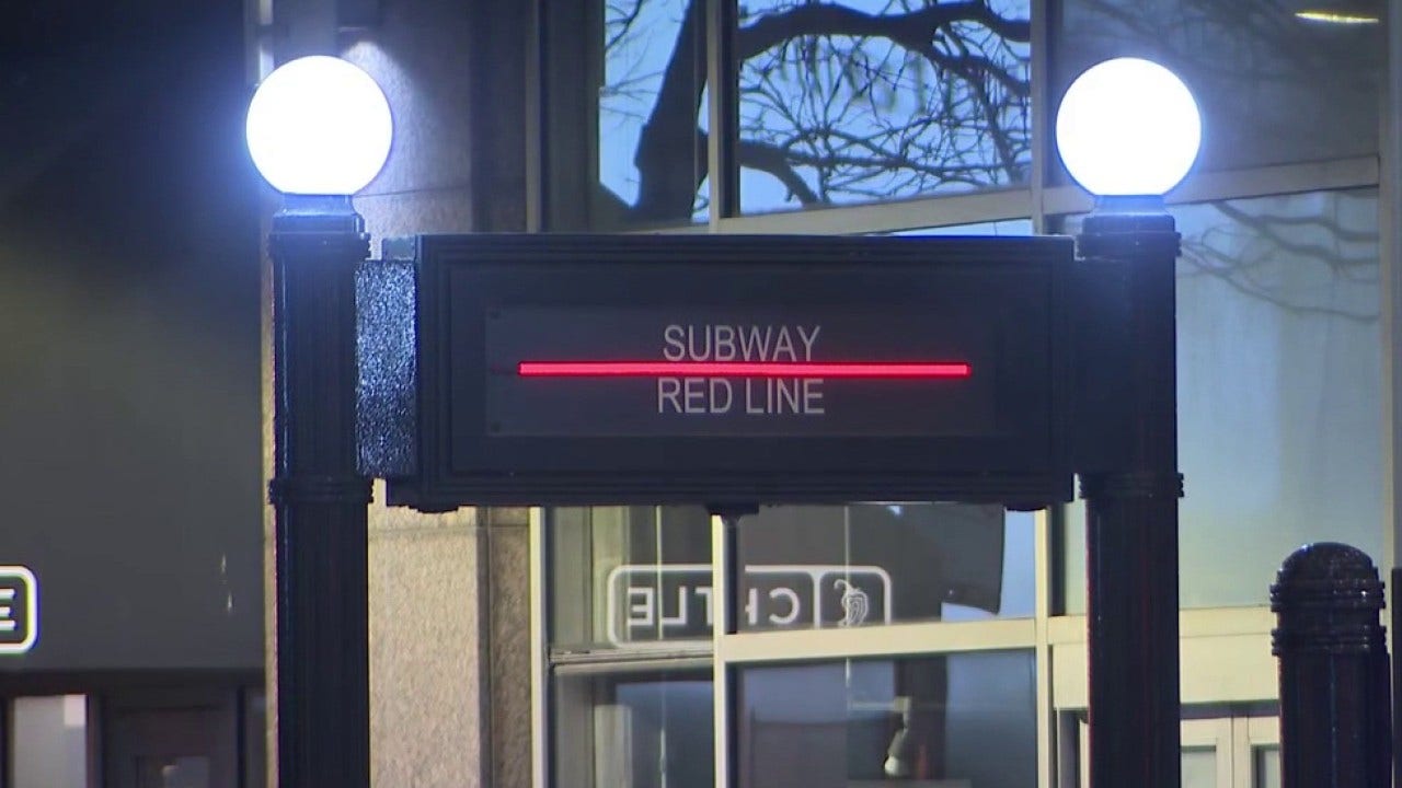 Man stabbed on downtown CTA platform