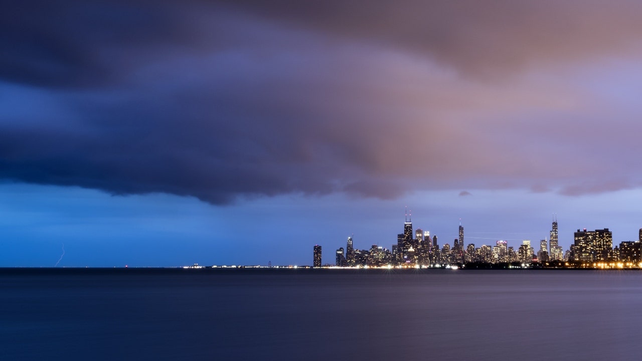 Chicago weather: Widespread rain and possible storms tonight