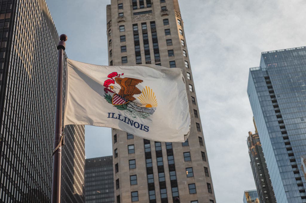 Chicago weather: Powerful winds up to 60 mph hit region