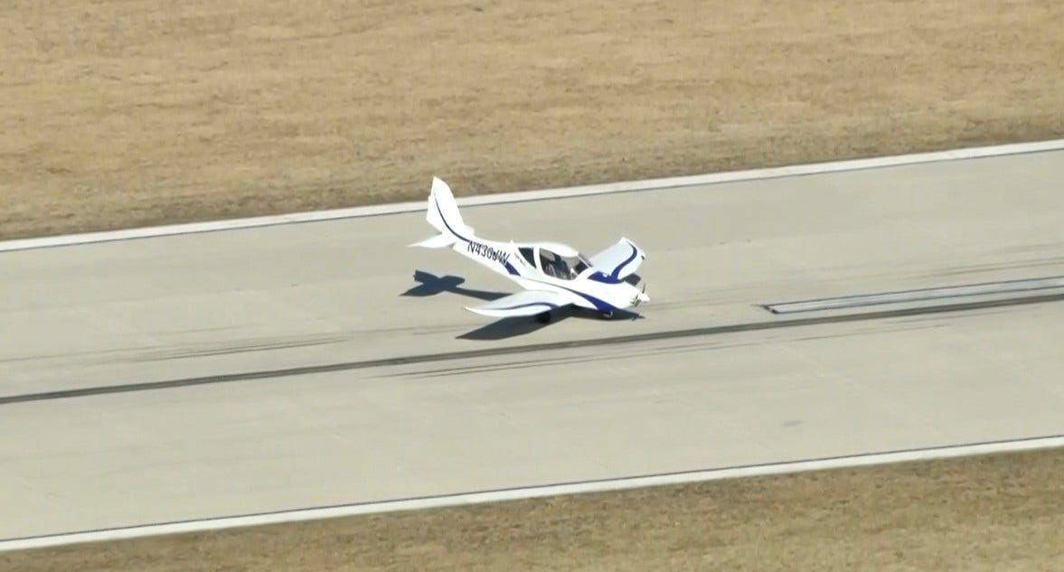 Small plane damaged after landing gear malfunction at Aurora airport: FAA
