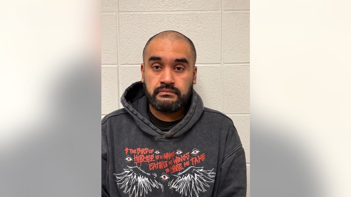 Convicted sexual predator from Chicago suburb charged with child porn possession