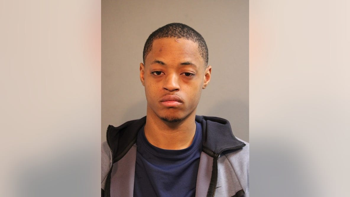 Chicago man arrested 20 minutes after South Loop armed robbery