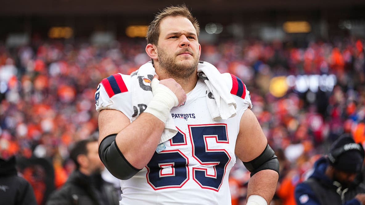 Chicago Bears reportedly swing a trade with New England for a veteran center