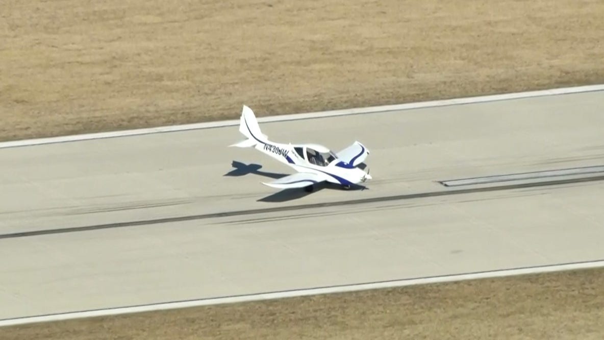 Small plane damaged after landing gear malfunction at Aurora airport: FAA