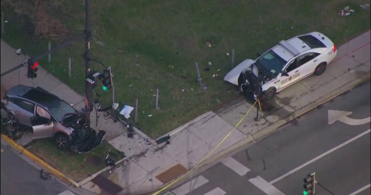 Illinois State Police trooper, another driver hospitalized after Chicago crash