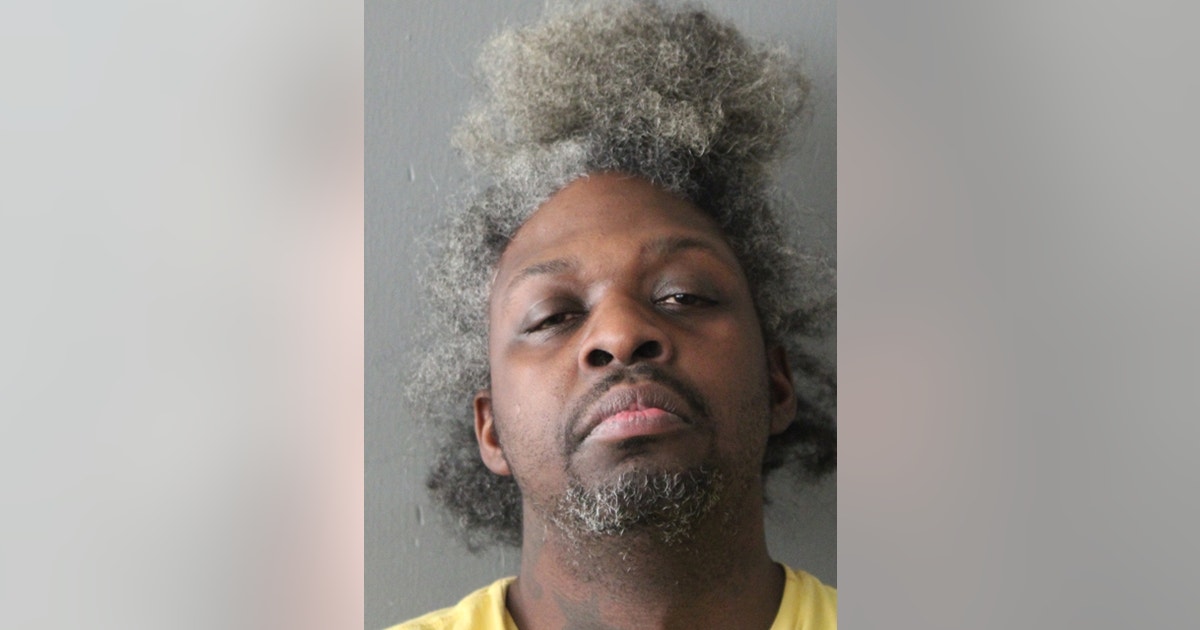 Chicago man arrested minutes after South Side stabbing | FOX 32 Chicago