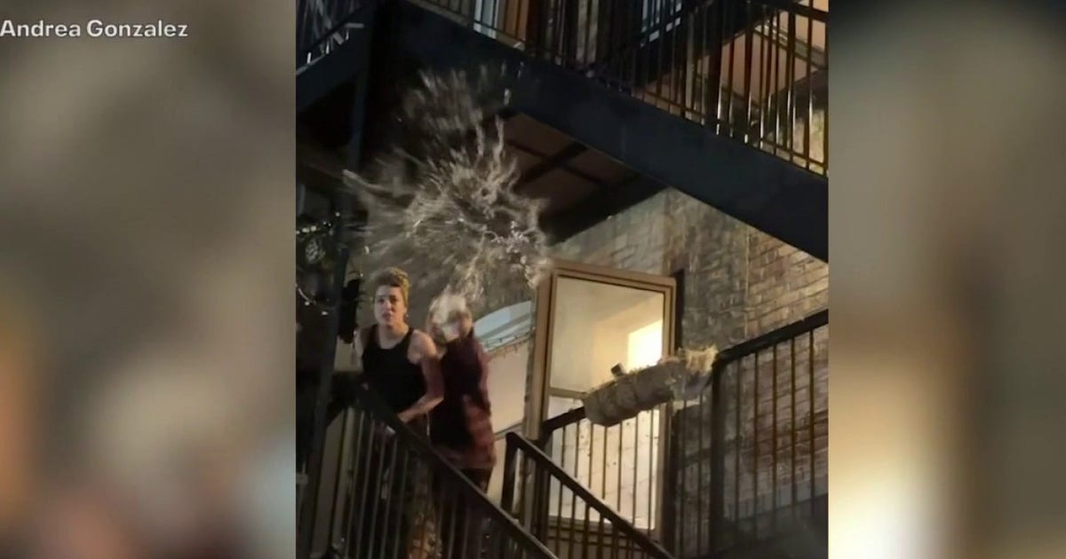 Viral video shows couple yelling kids were lucky 'ICE is not here' outside Chicago dance studio