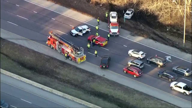 I-355 crash: Three hurt, lanes shut down in Chicago suburb