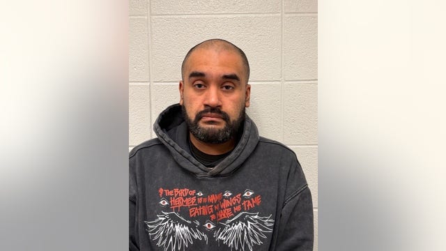 Convicted sexual predator from Chicago suburb charged with child porn possession