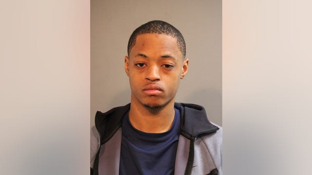 Chicago man arrested 20 minutes after South Loop armed robbery