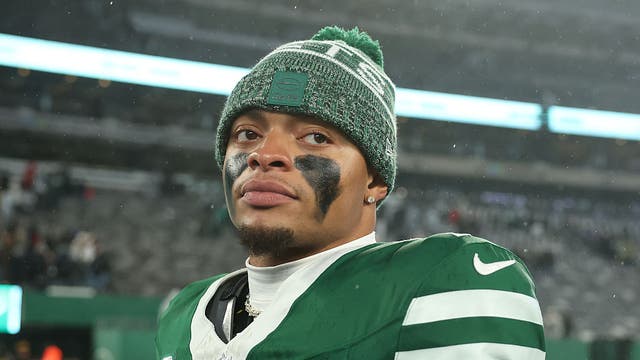 Jets agree to trade former Bears QB Justin Fields to Chiefs to serve as Mahomes' backup