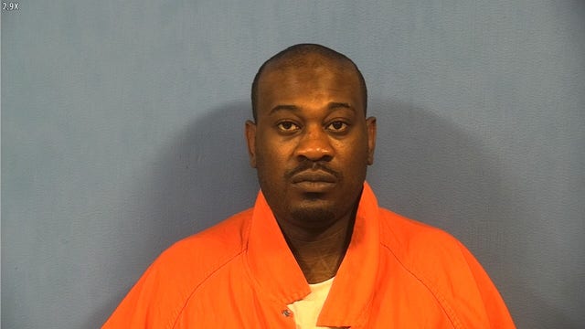 Chicago man charged after dragging officer while fleeing suburban Target: prosecutors