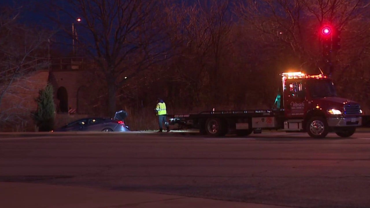 Manhunt underway in suburban Chicago following police chase, crash