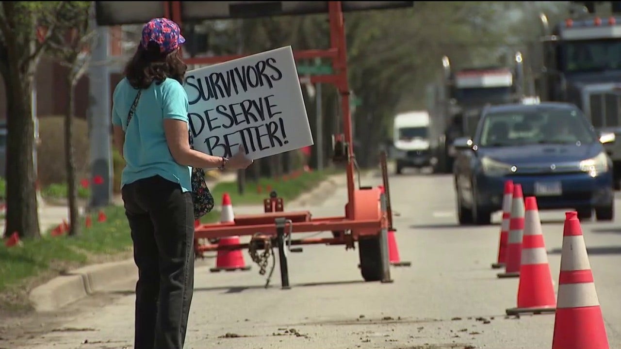 Silent demonstration in Chicago suburb highlights support for sexual assault survivors